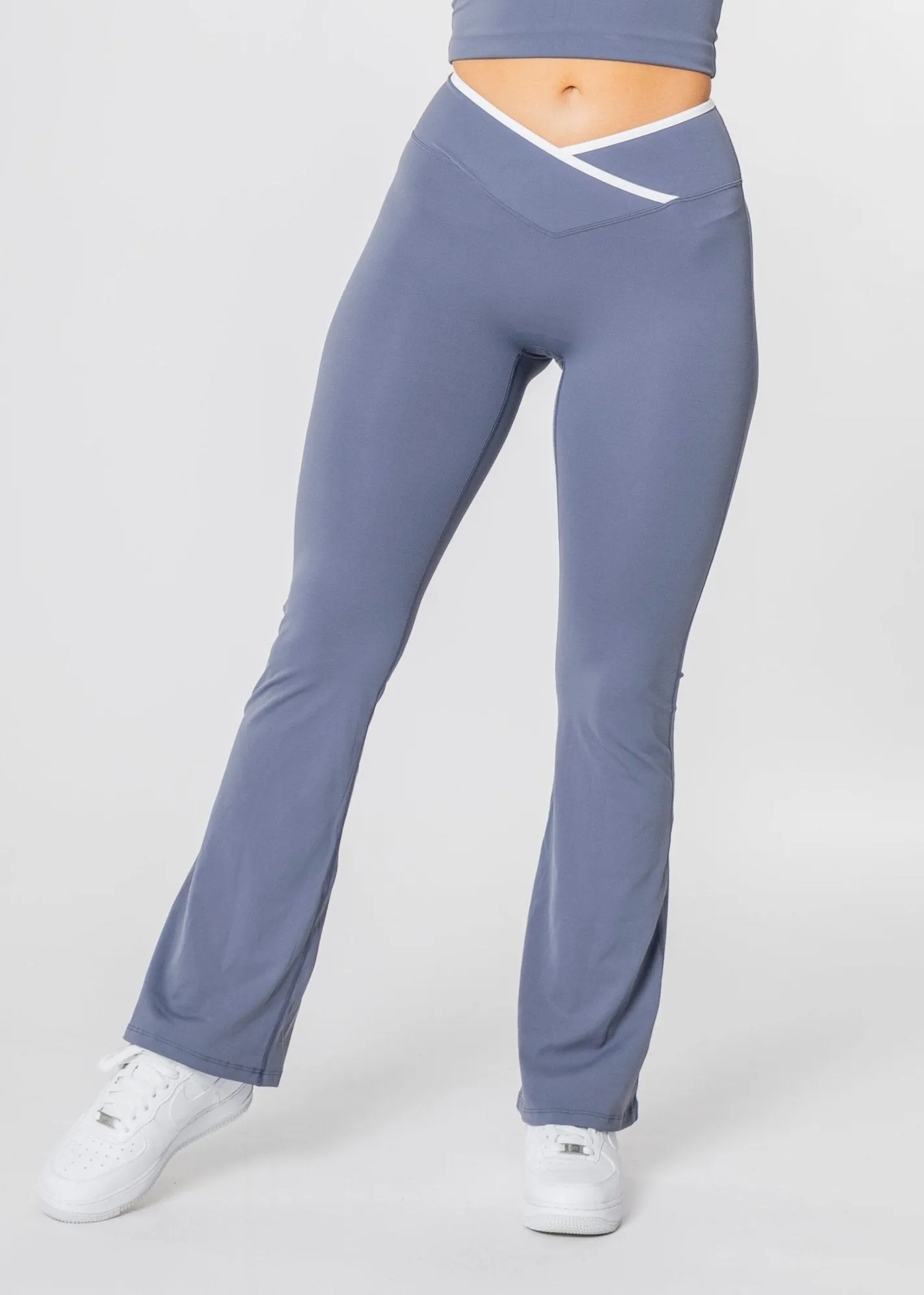DYNAMIC Flared V-Waist Leggings